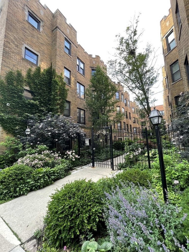 1210 W Jarvis Avenue - Photo 0