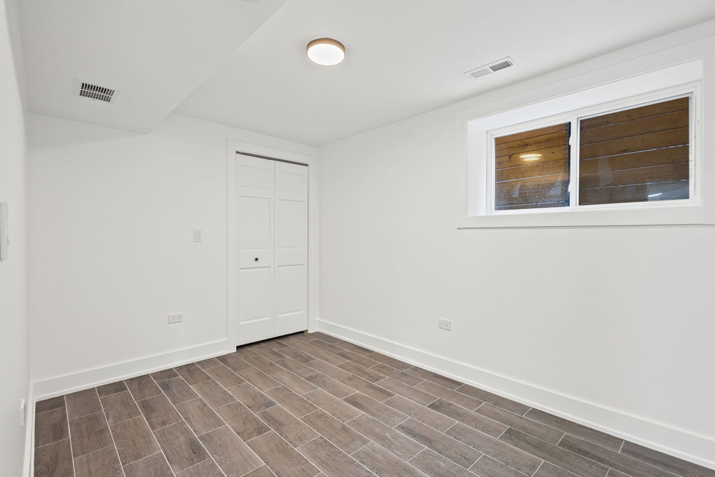 3934 N Sawyer Avenue - Photo 12