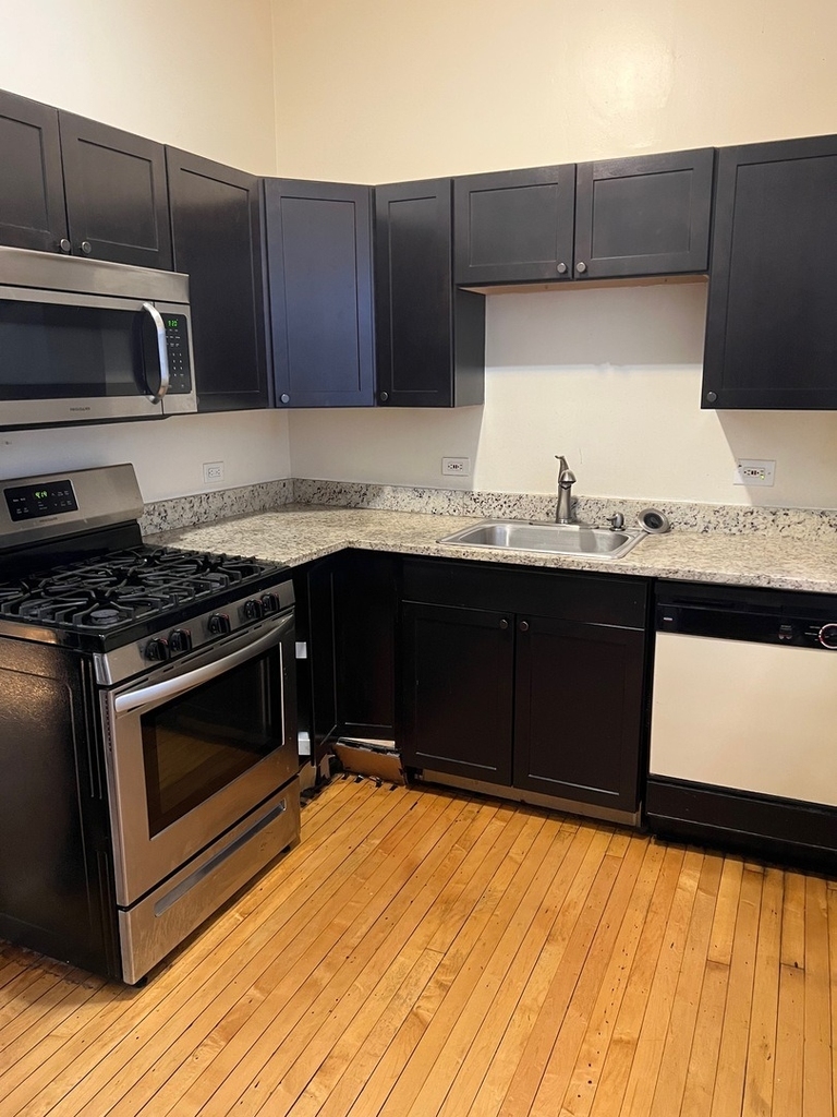 3762 N Kenmore Avenue - Photo 1