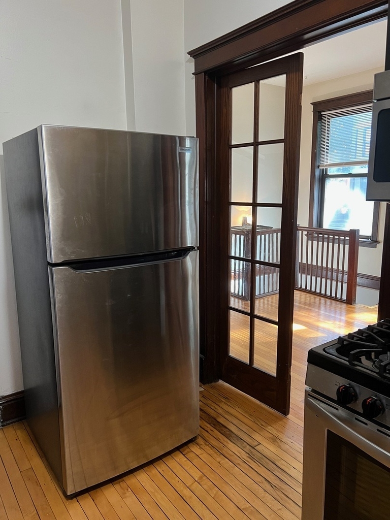 3762 N Kenmore Avenue - Photo 2