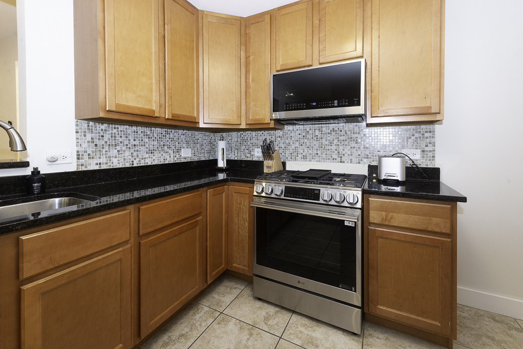 4030 N Mozart Street - Photo 5