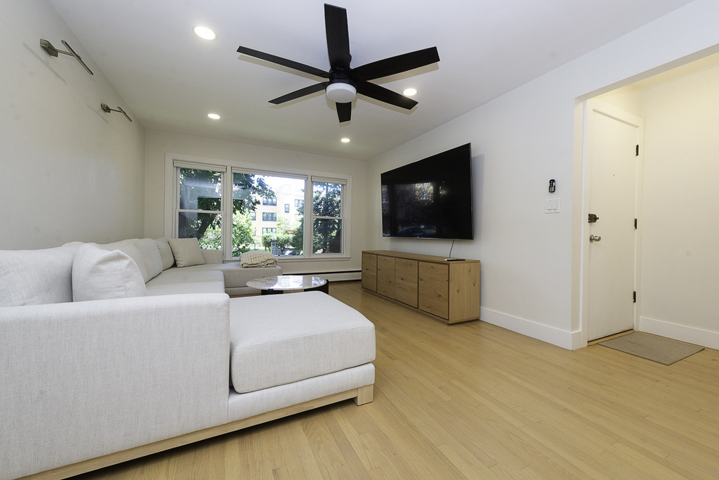 4030 N Mozart Street - Photo 11