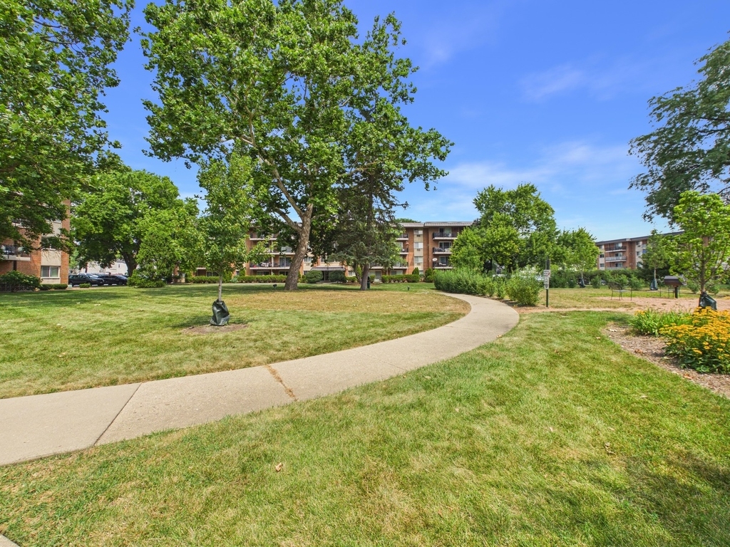 2210 S Goebbert Road - Photo 39