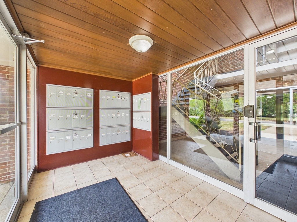 2210 S Goebbert Road - Photo 30