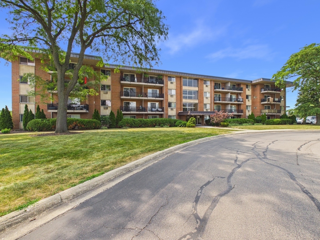 2210 S Goebbert Road - Photo 33