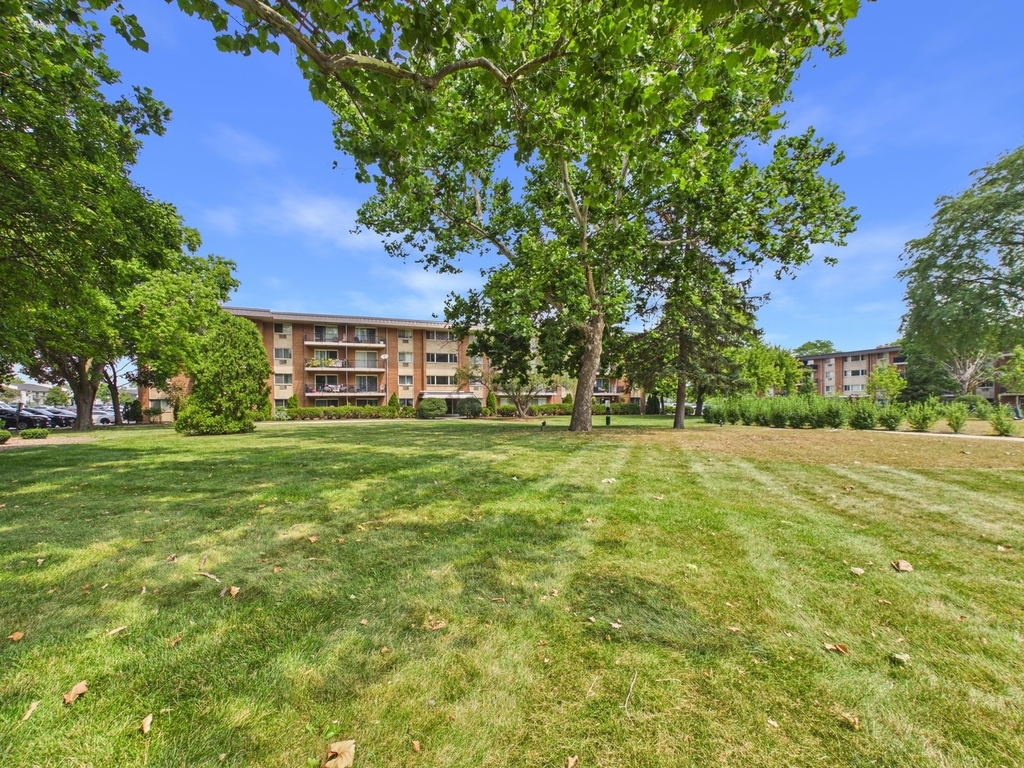 2210 S Goebbert Road - Photo 40