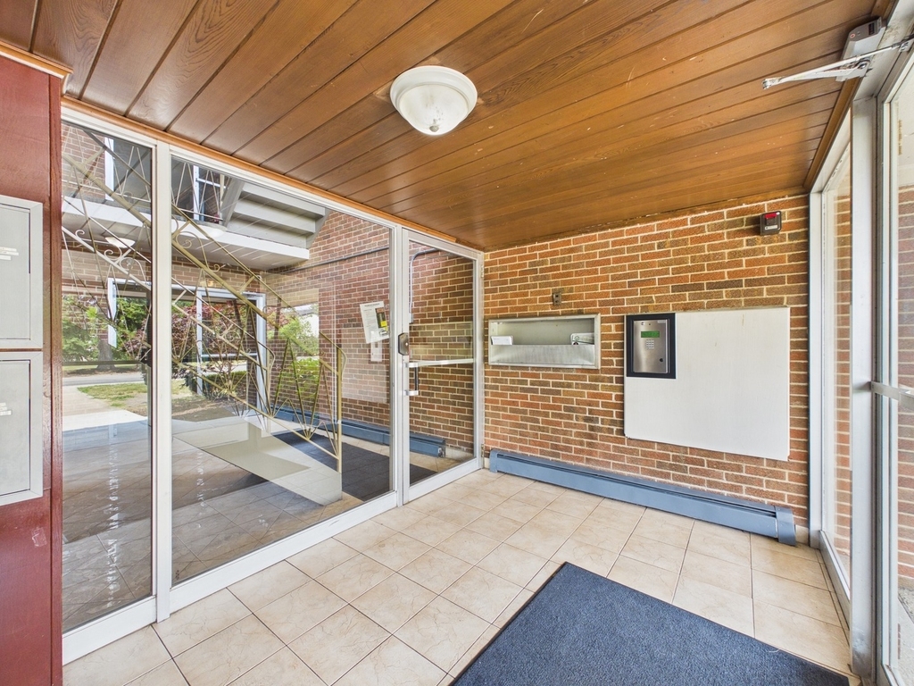 2210 S Goebbert Road - Photo 31