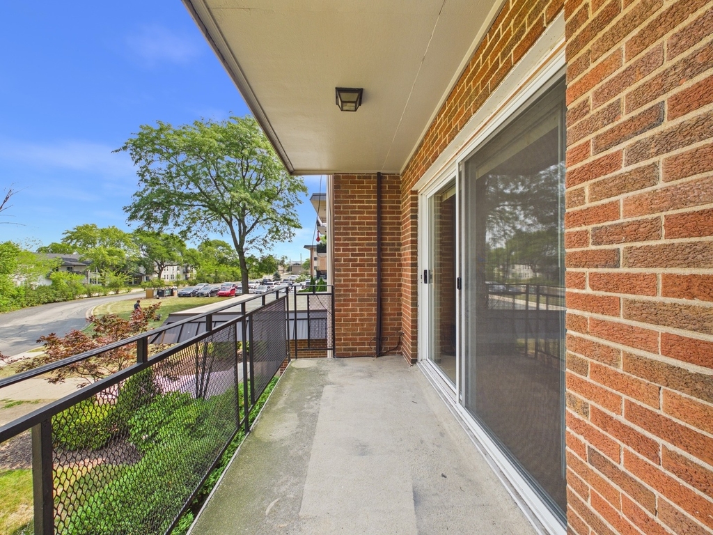 2210 S Goebbert Road - Photo 23