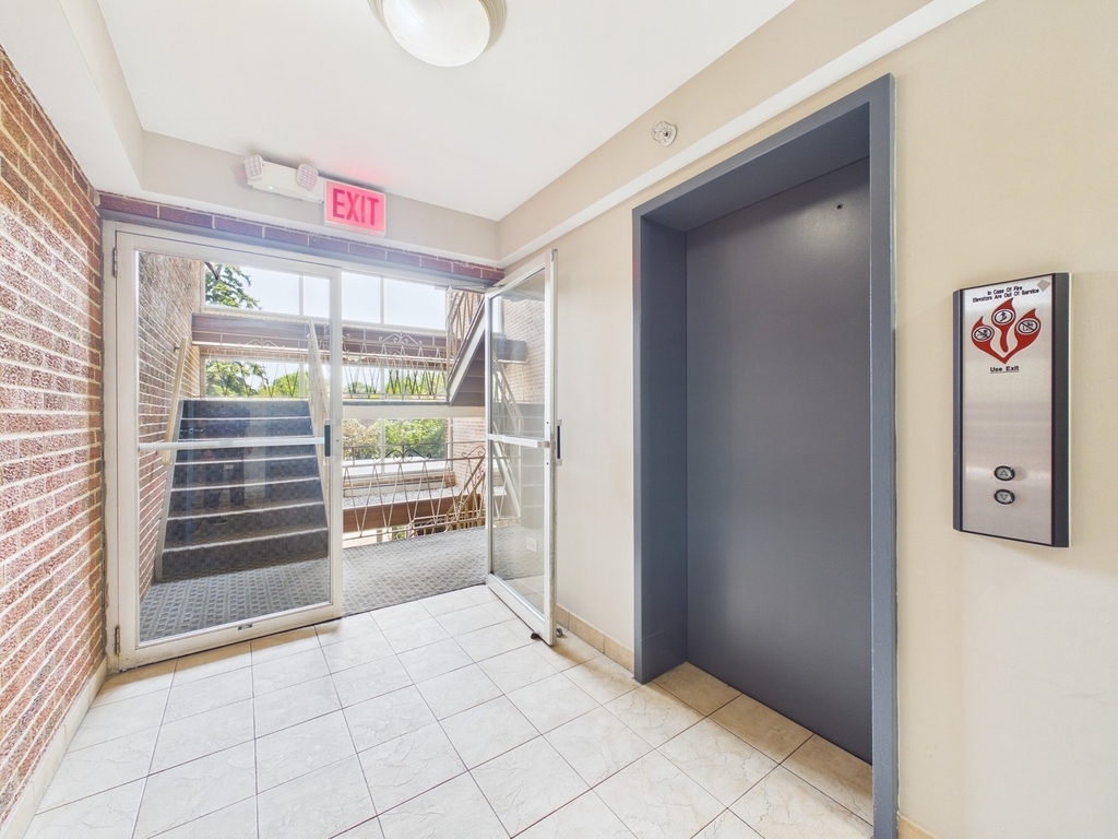 2210 S Goebbert Road - Photo 28