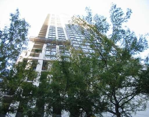 1122 N Clark Street - Photo 0