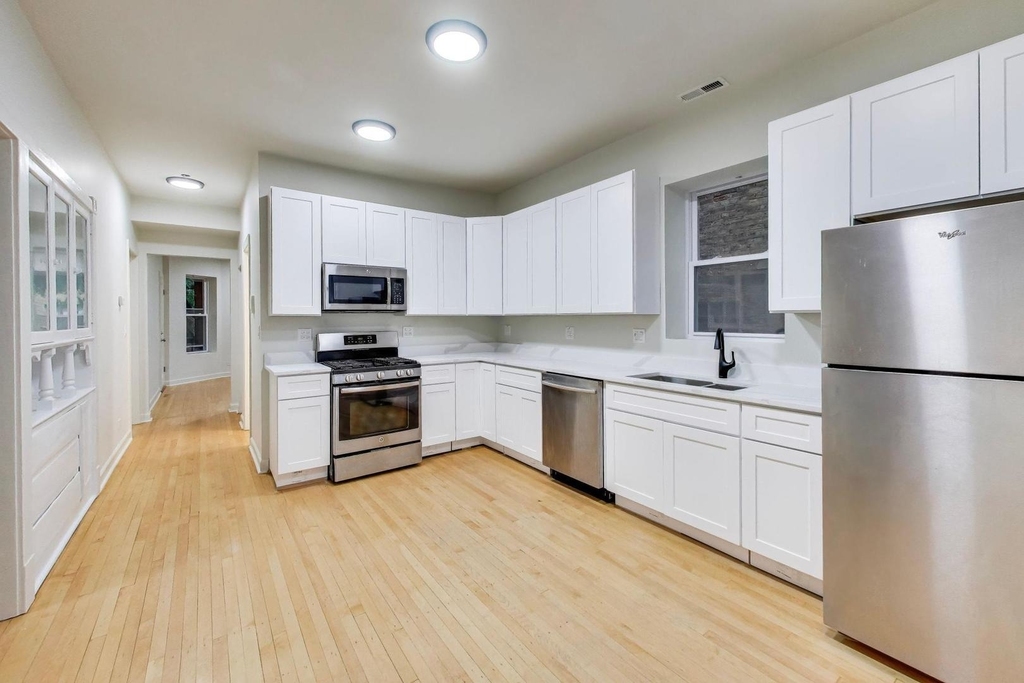 3080 N Davlin Court - Photo 4