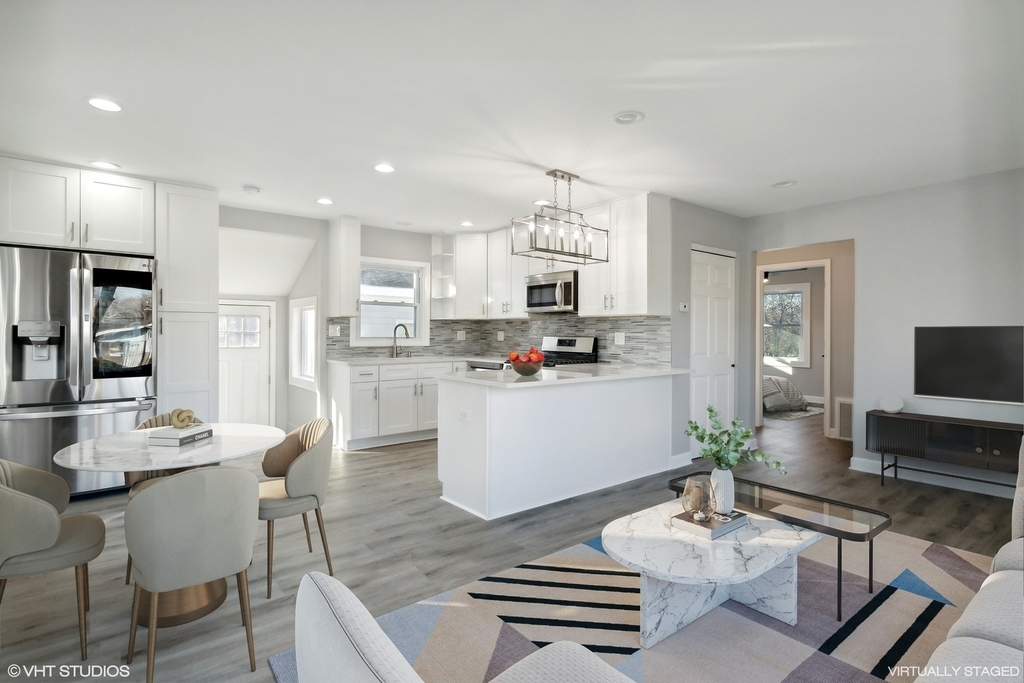 810 S Jackson Street - Photo 2