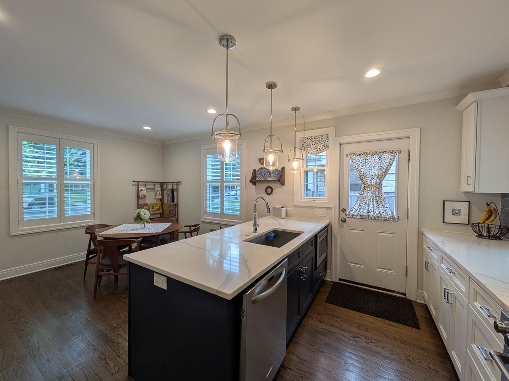 2741 Lincolnwood Drive - Photo 4