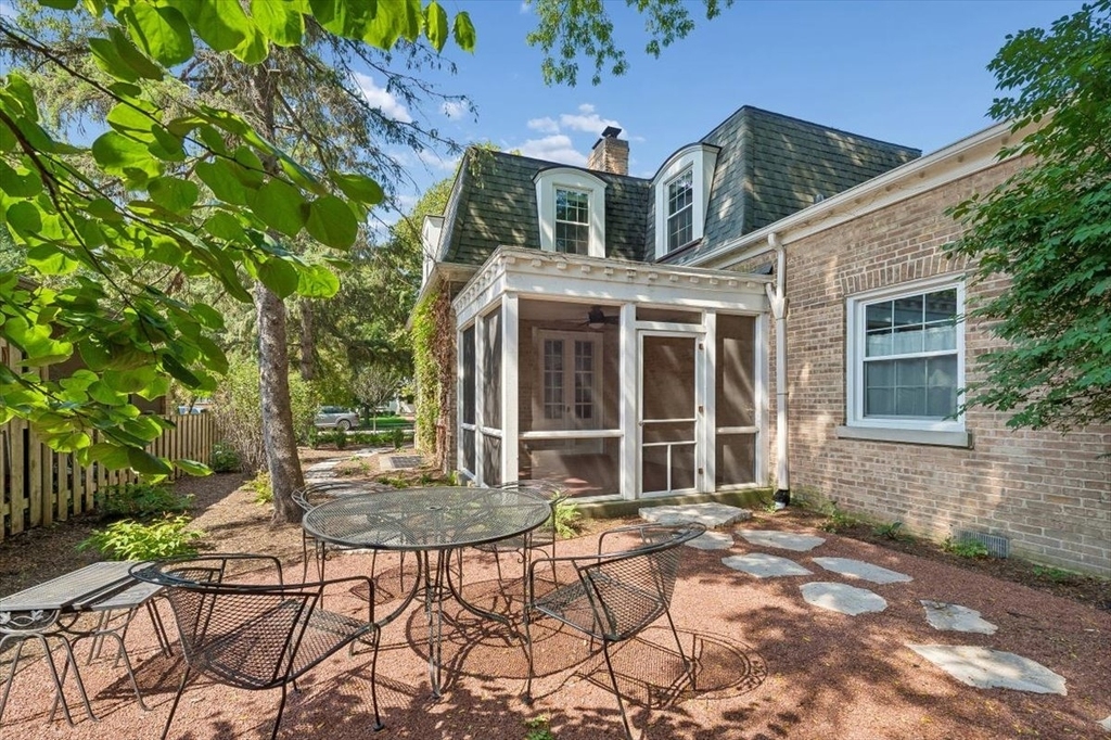 2741 Lincolnwood Drive - Photo 30
