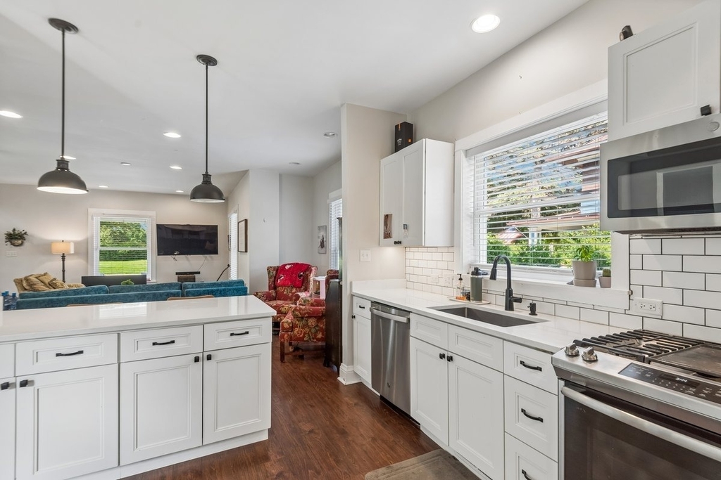 213 W Maple Avenue - Photo 8