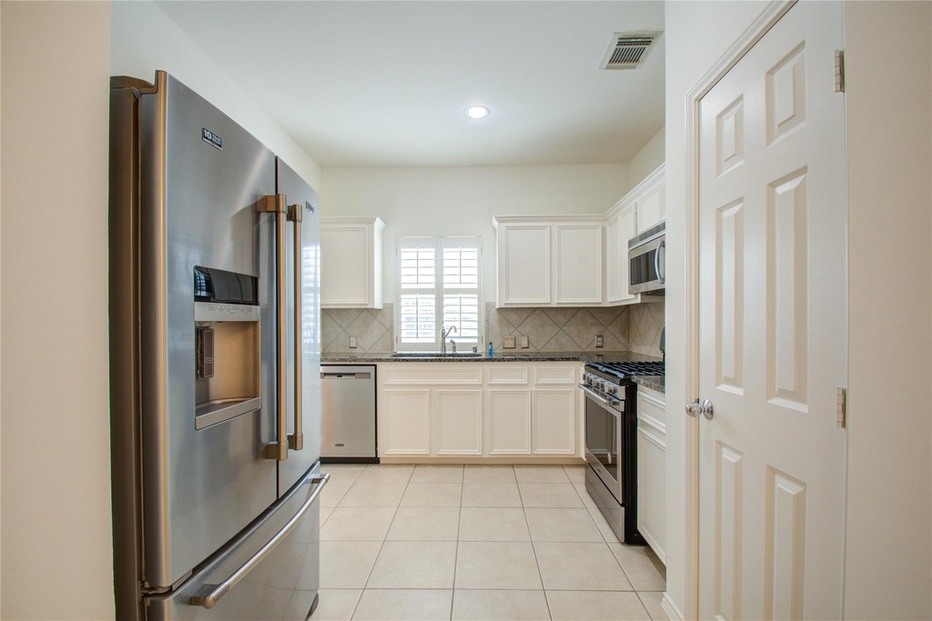 1016 Rochow Street - Photo 14