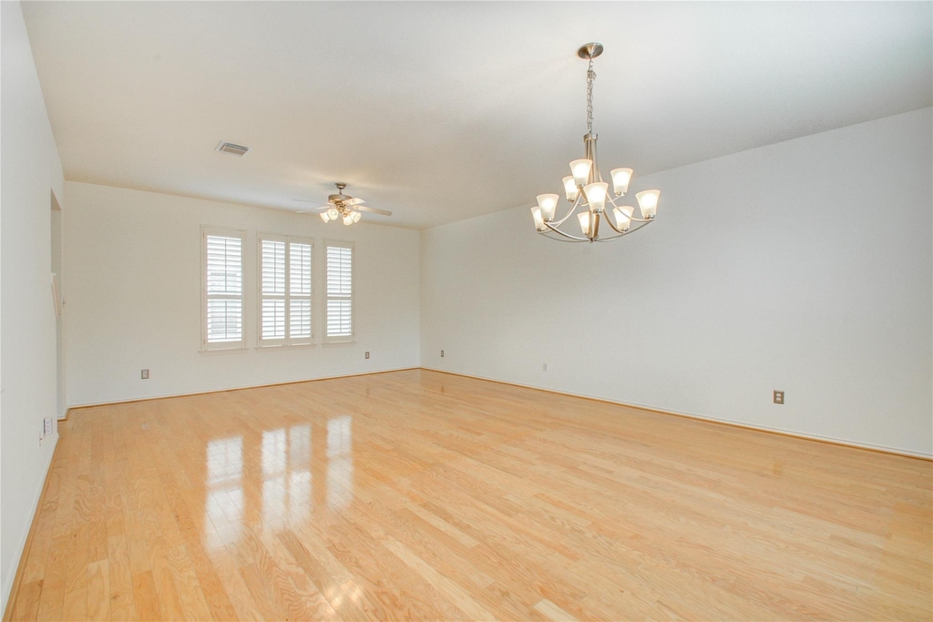 1016 Rochow Street - Photo 10