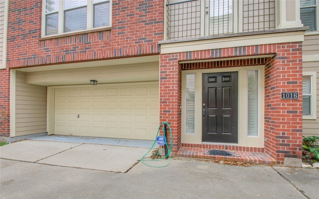 1016 Rochow Street - Photo 2