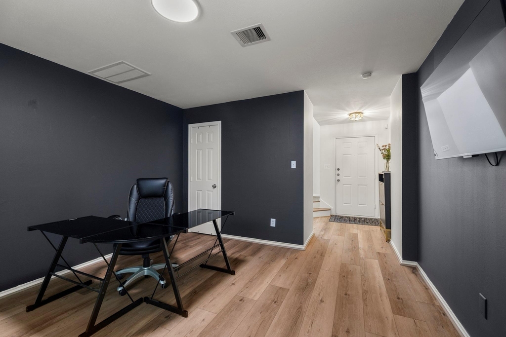 1616 W 25th Street - Photo 6