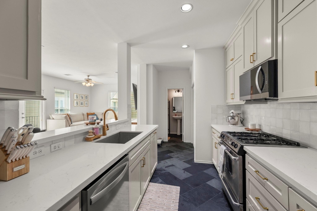 1616 W 25th Street - Photo 14