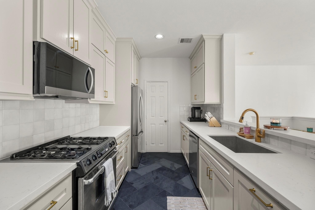 1616 W 25th Street - Photo 15