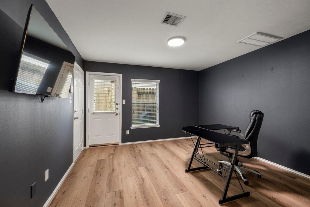 1616 W 25th Street - Photo 5
