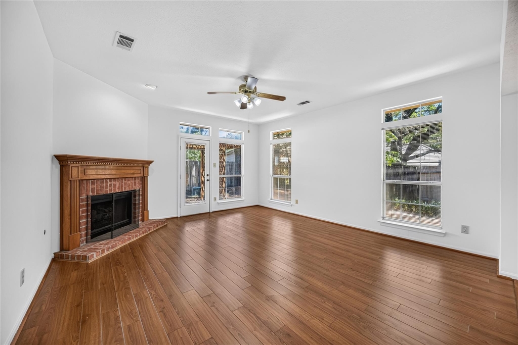 88 Laughing Brook Court - Photo 3
