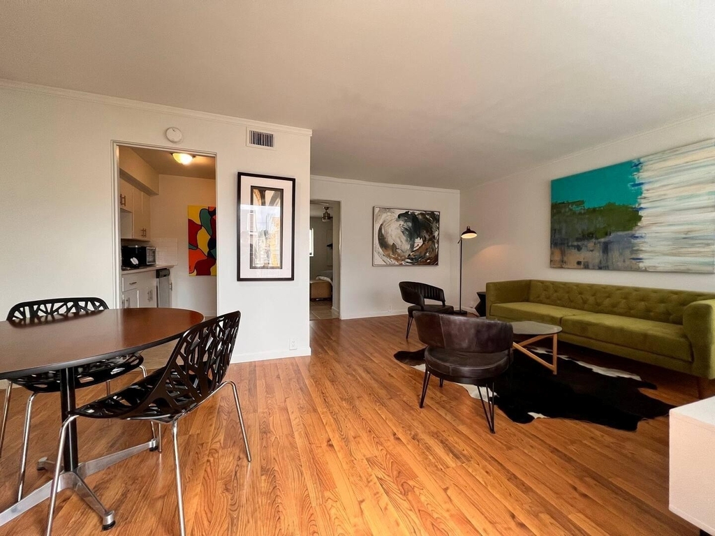 306 Hawthorne Street - Photo 1