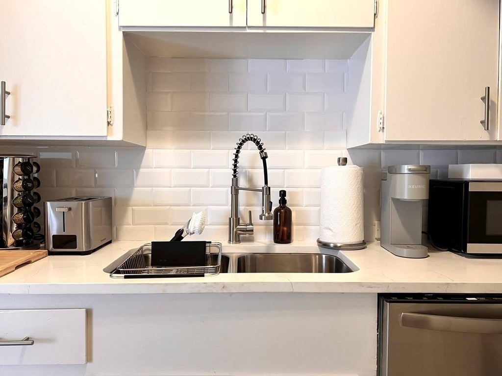 306 Hawthorne Street - Photo 8