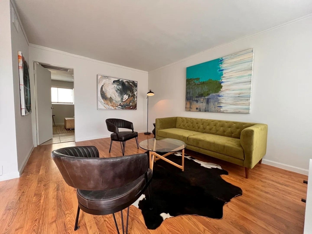 306 Hawthorne Street - Photo 2