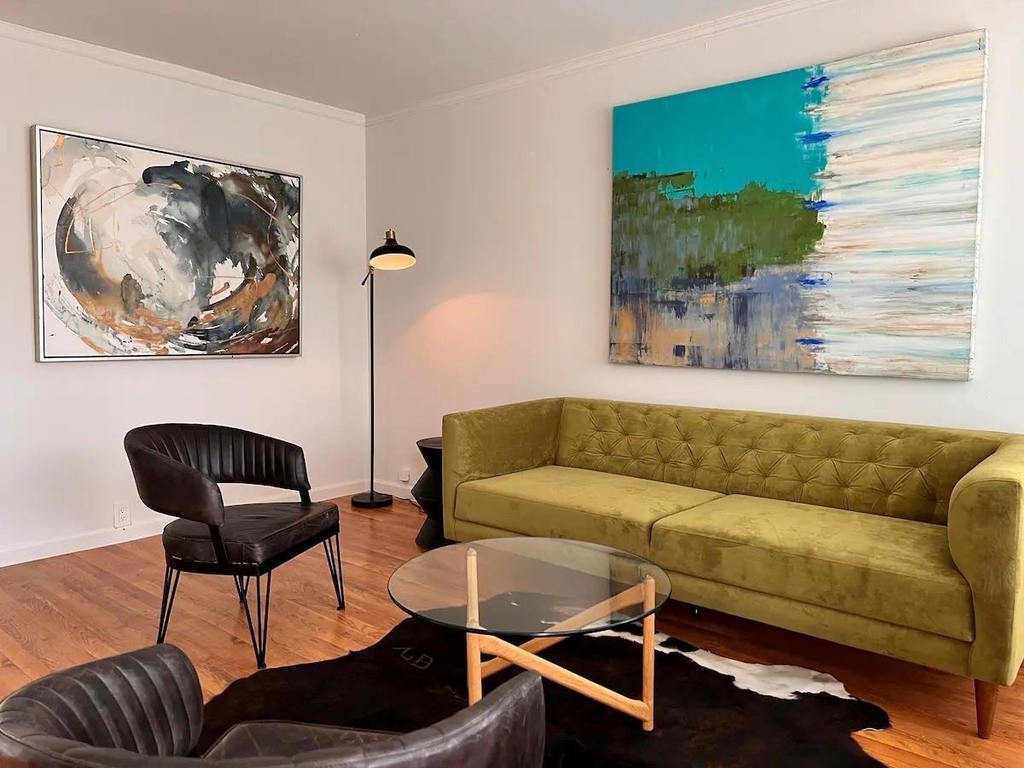 306 Hawthorne Street - Photo 3