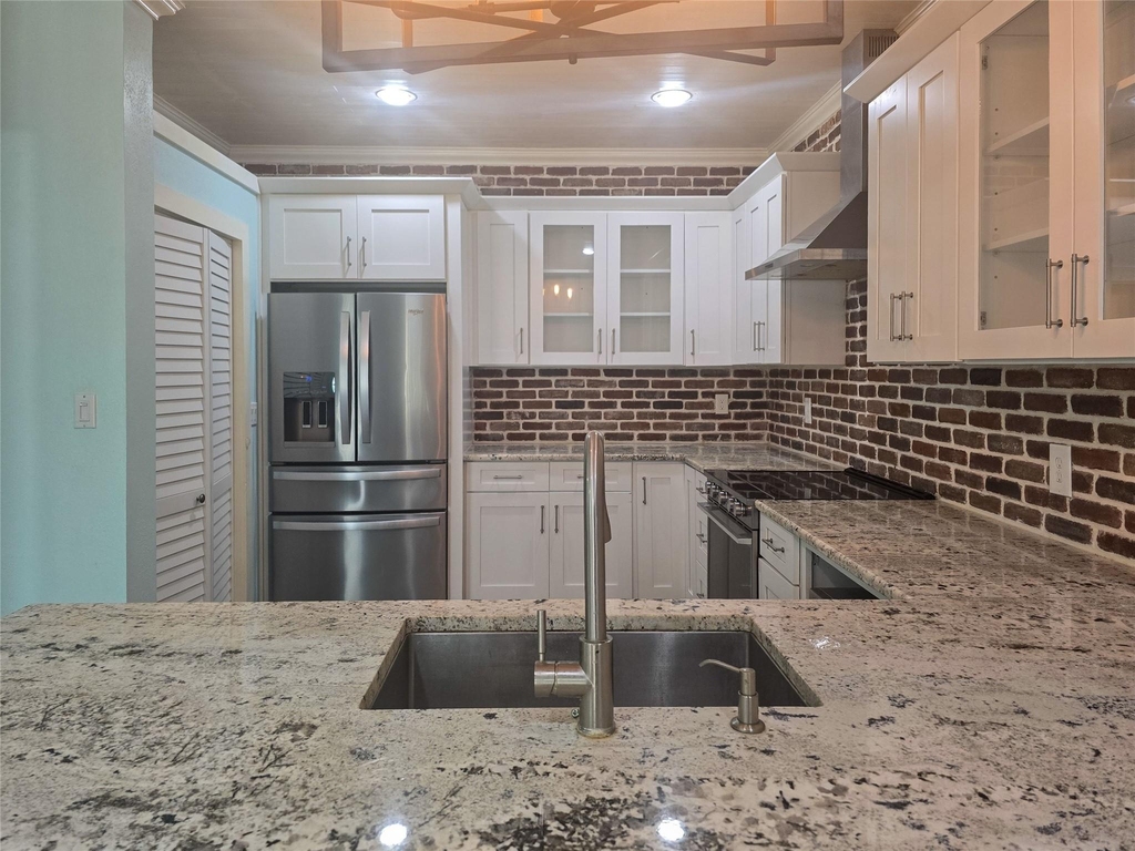 921 Marine Drive - Photo 0