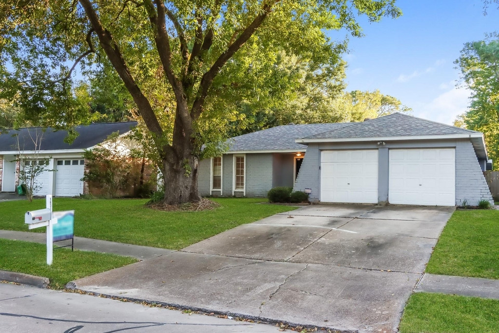 16310 Forest Bend Avenue - Photo 1