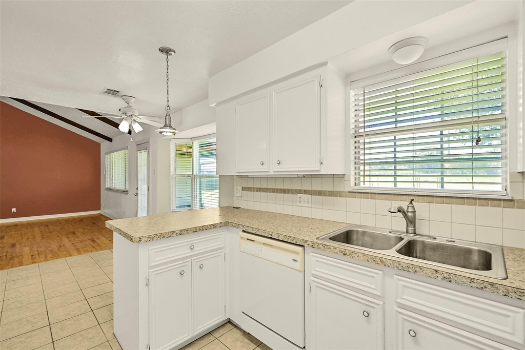 2003 Kingsway Drive - Photo 10
