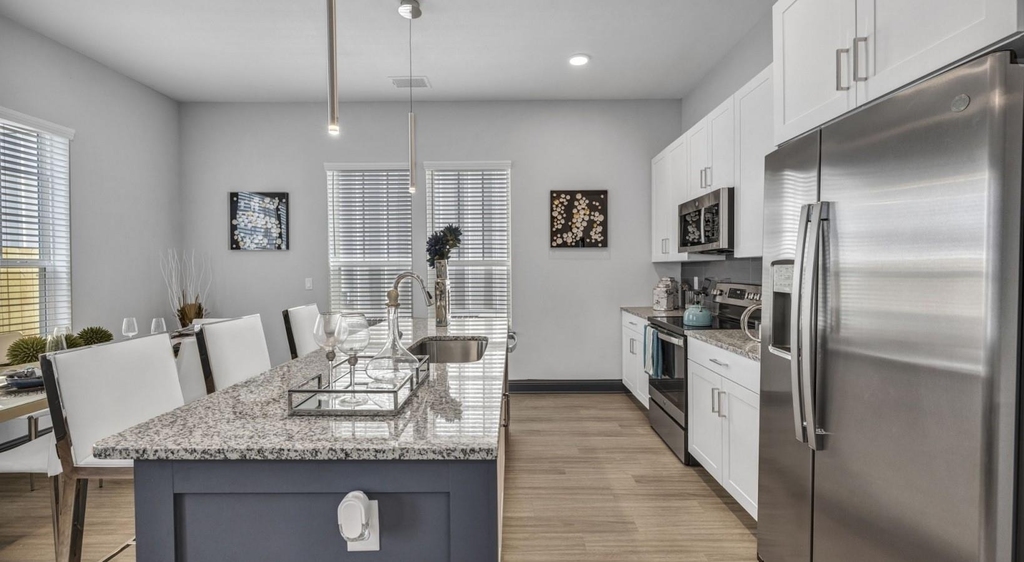 4250 Woodridge Parkway - Photo 3
