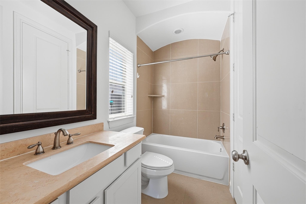 2027 Fannin Station - Photo 32
