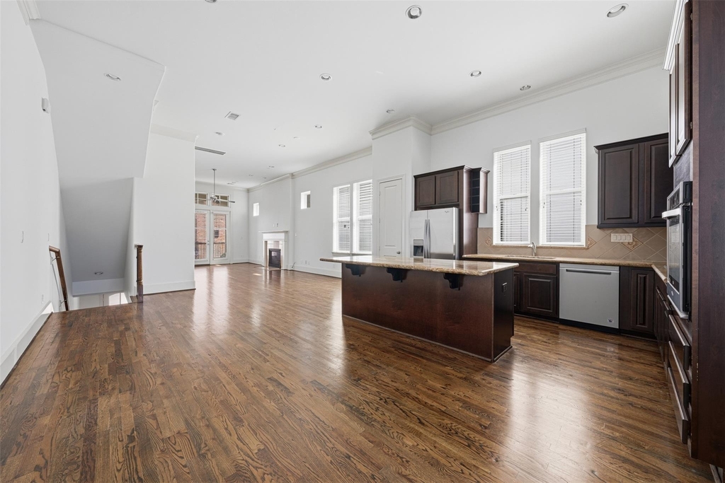 2027 Fannin Station - Photo 14