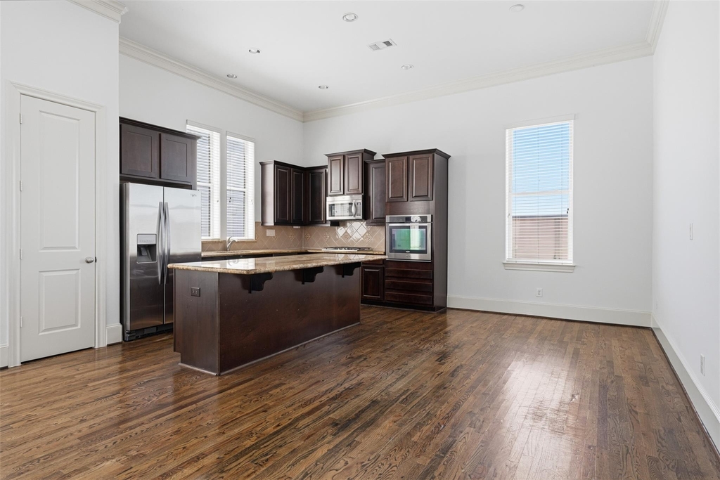 2027 Fannin Station - Photo 9