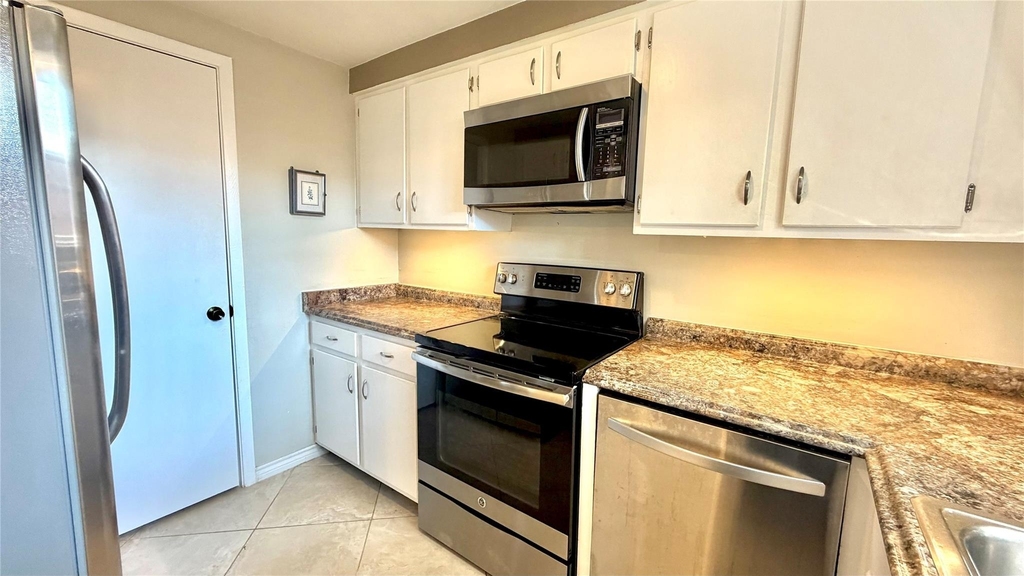 11710 Southlake Drive - Photo 7