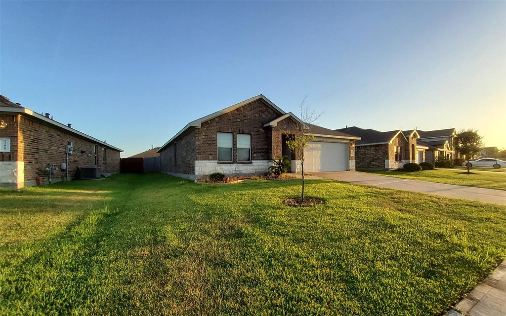 22619 Castello Lakes Drive - Photo 2