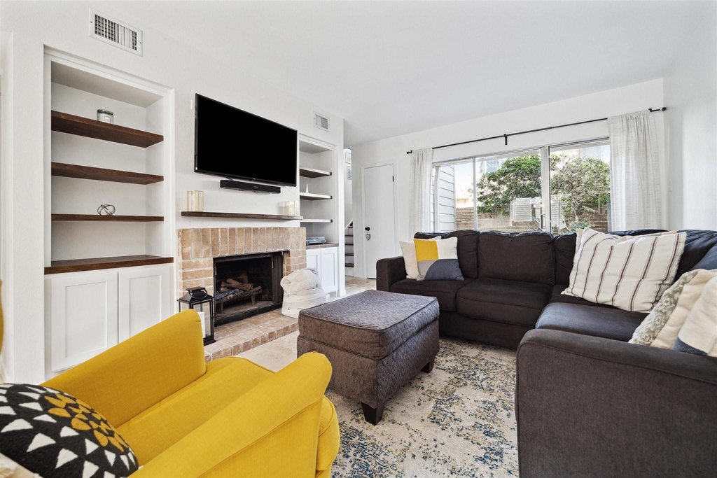 2074 Augusta Drive - Photo 3