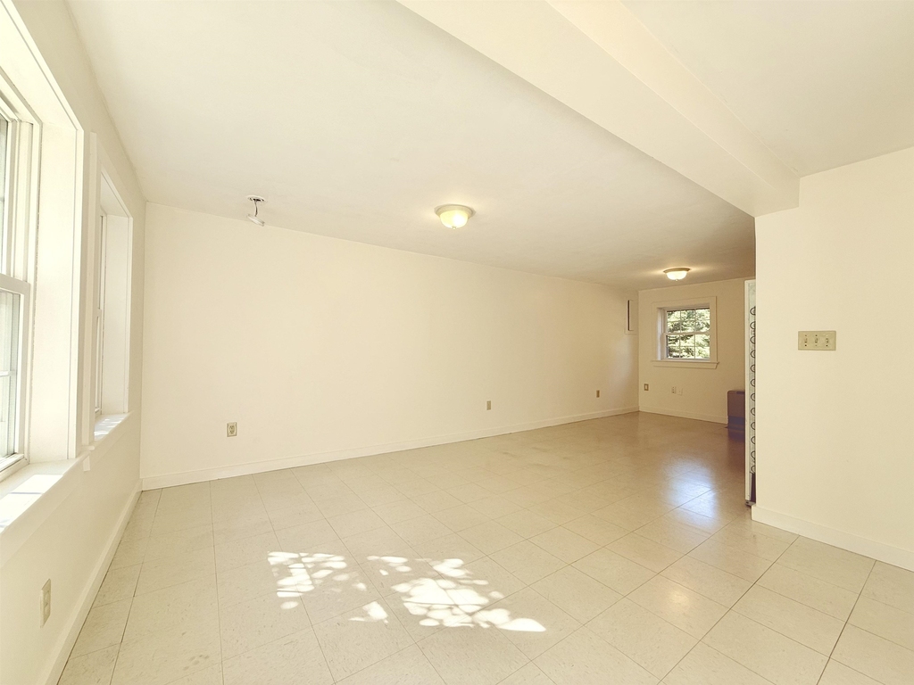 503 Tamworth - Photo 6