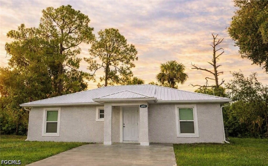 6054 N Moss Circle - Photo 0