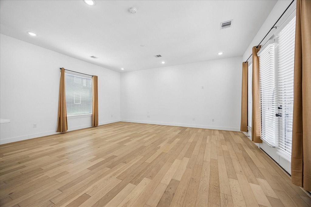 208 N York Street - Photo 9