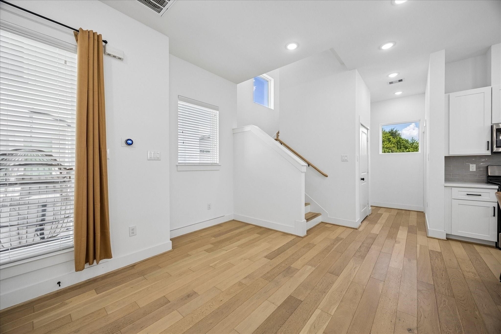208 N York Street - Photo 16