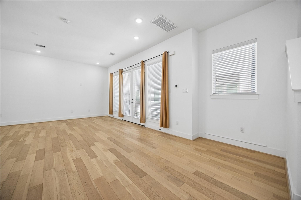 208 N York Street - Photo 4
