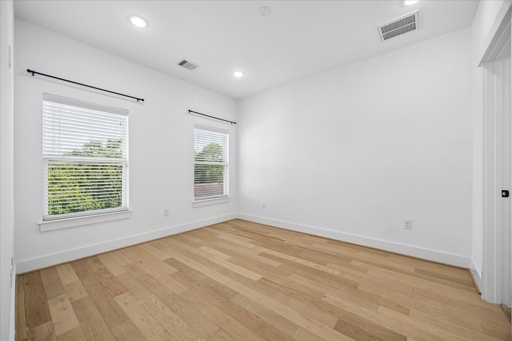 208 N York Street - Photo 23