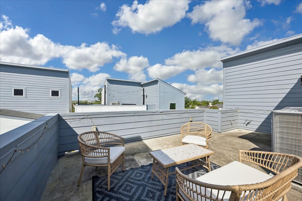 208 N York Street - Photo 29