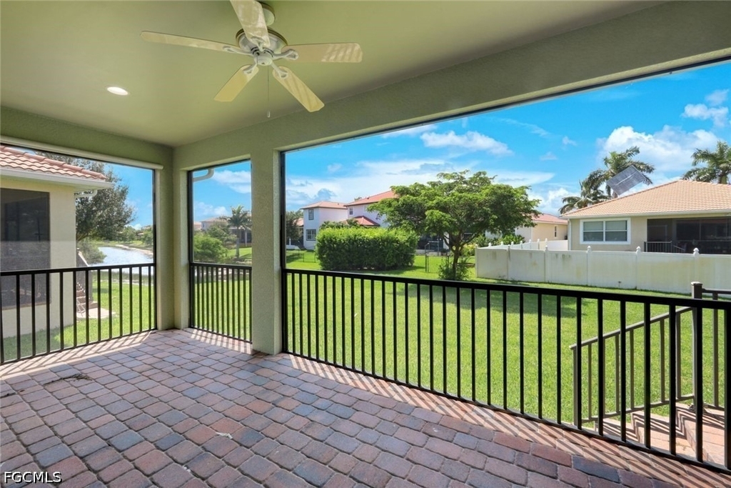 8649 Banyan Bay Boulevard - Photo 4