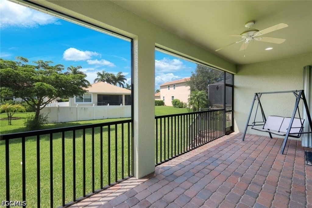 8649 Banyan Bay Boulevard - Photo 37